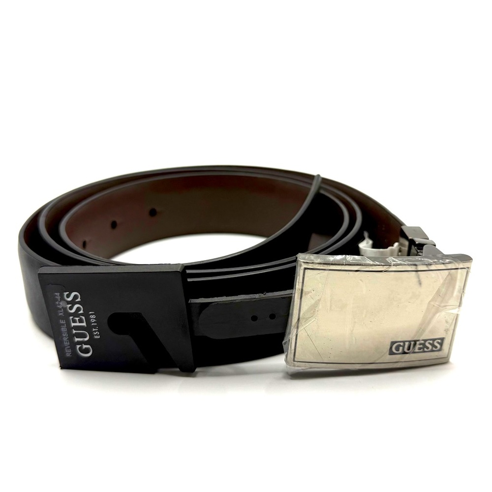 Guess Men’s Reversible Enamel Plaque Buckle Belt